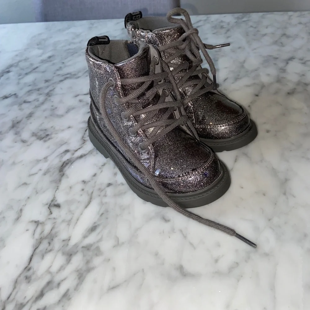 KIDS UGG ROBLEY BOOTS - Picture 5 of 10